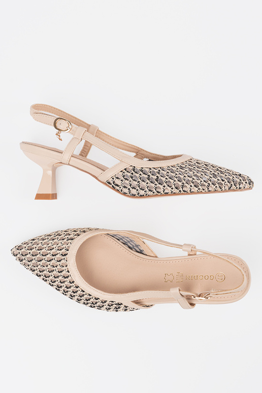 Augstpapēžu caurspīdīgas čības uz... Augstpapēžu caurspīdīgas čības uz...