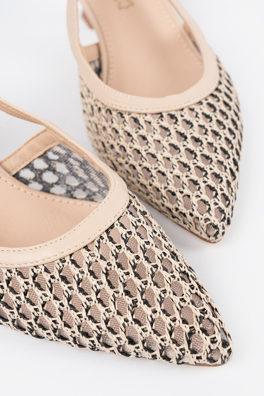 Augstpapēžu caurspīdīgas čības uz... Augstpapēžu caurspīdīgas čības uz...