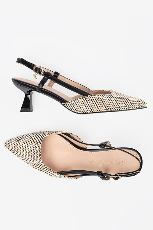 Austa augstpapēžu čības uz zema... Austa augstpapēžu čības uz zema...