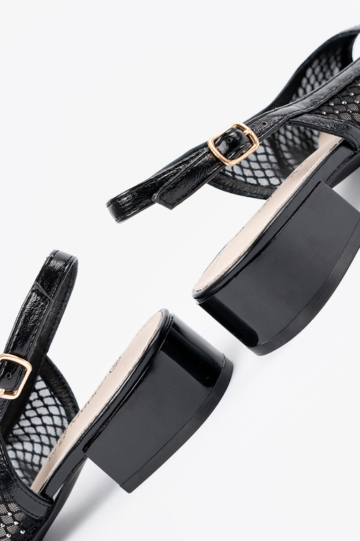 Sandales ar dekoratīvu acu melnā krāsā Sandales ar dekoratīvu acu melnā krāsā