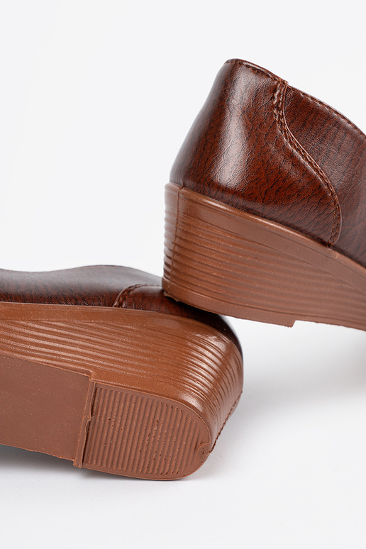 Klasiskā modeļa brūnas krāsas...