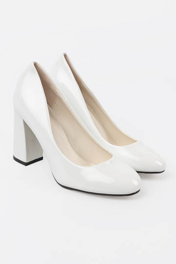 Baltas krāsas lakotas... 2