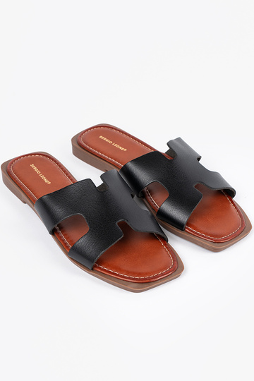 Melni čības ar kvadrātu... 2