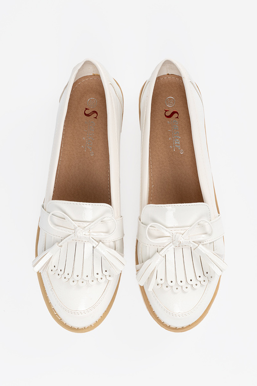 Balti lakoti mokasīni ar lentu