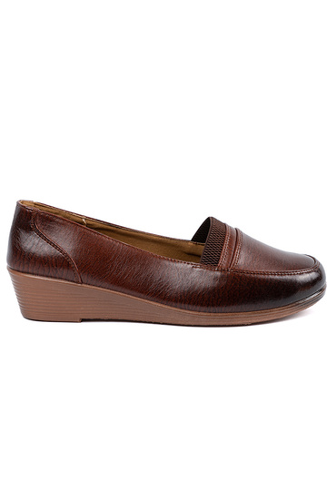 Apavi uz zemas platformas