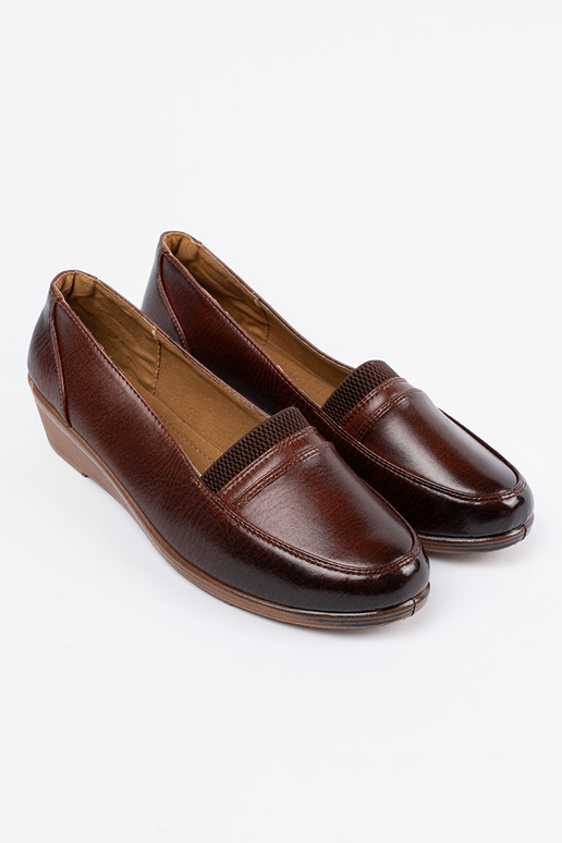 Apavi uz zemas platformas