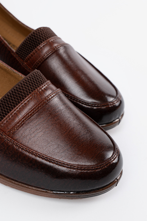 Apavi uz zemas platformas