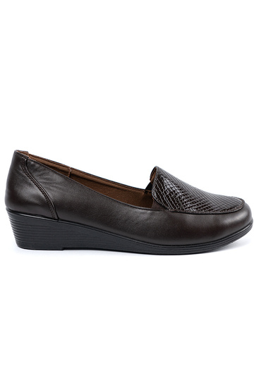 Brūni pusbačiai uz platformas