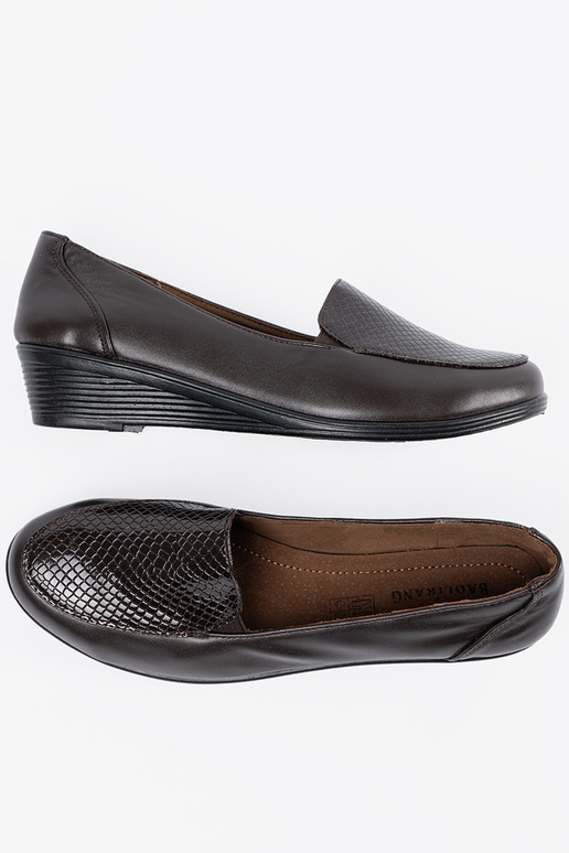 Brūni pusbačiai uz platformas