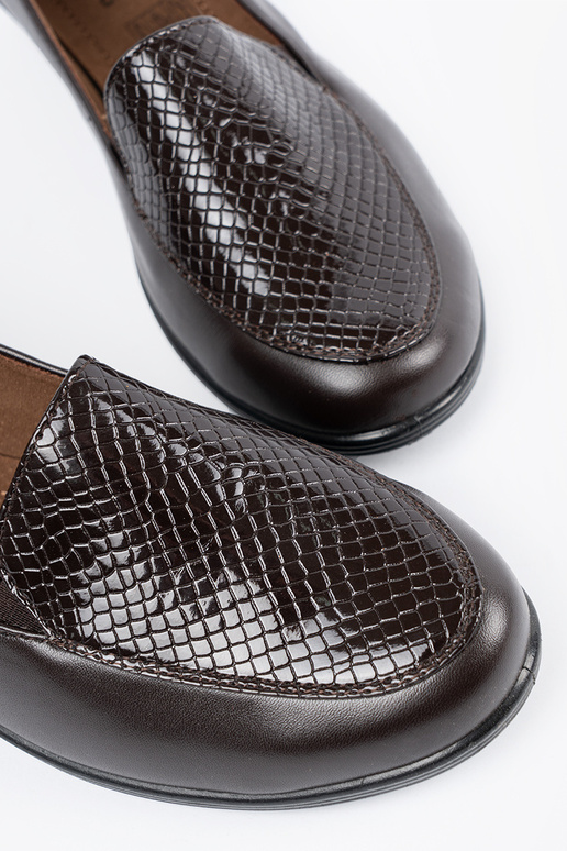 Brūni pusbačiai uz platformas