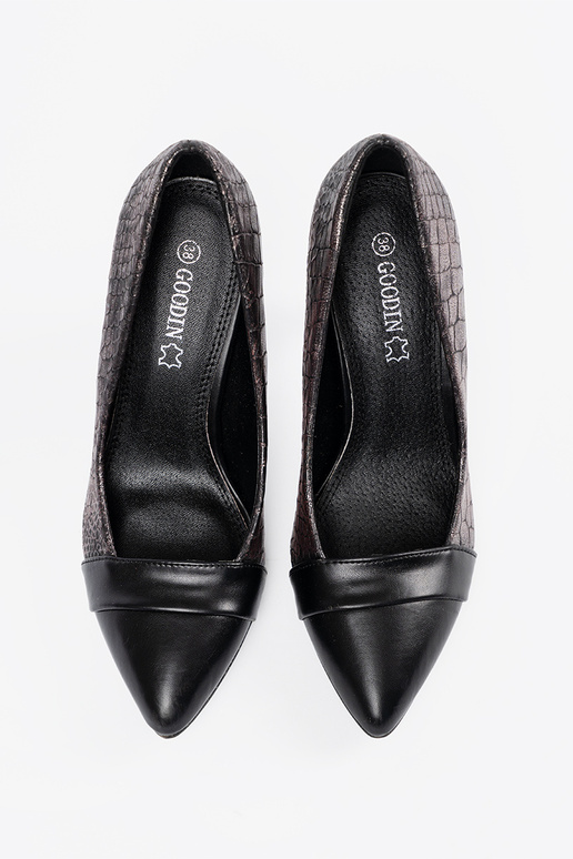 Melnas kurpes ar čūskas rakstu