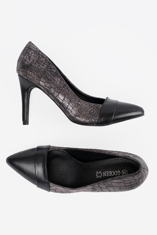 Melnas kurpes ar čūskas rakstu