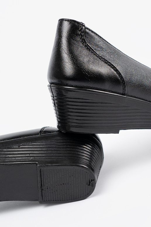 Sieviešu pusbačiai ar ādas tekstūru