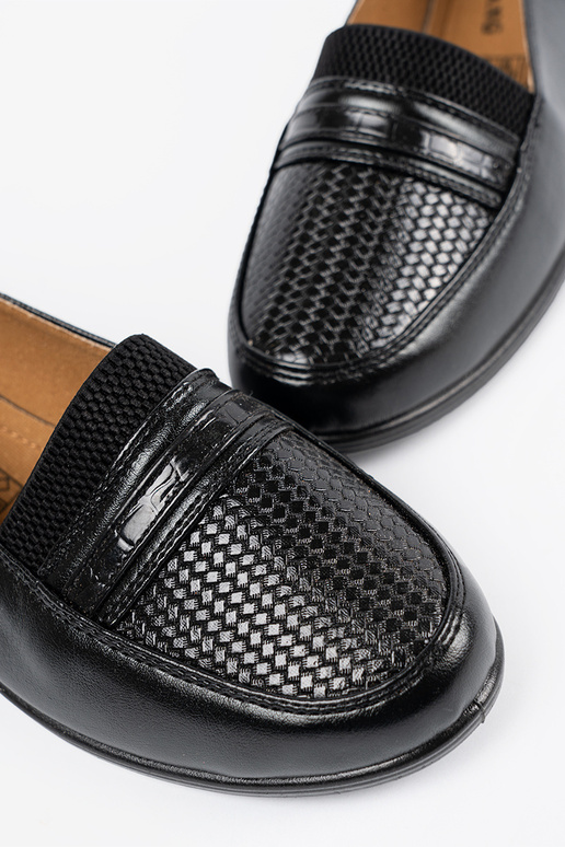 Melni pusbačiai uz platformas