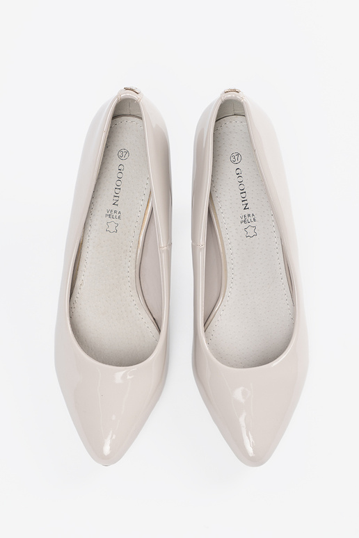 Pelēkas augstpapēžu kurpes