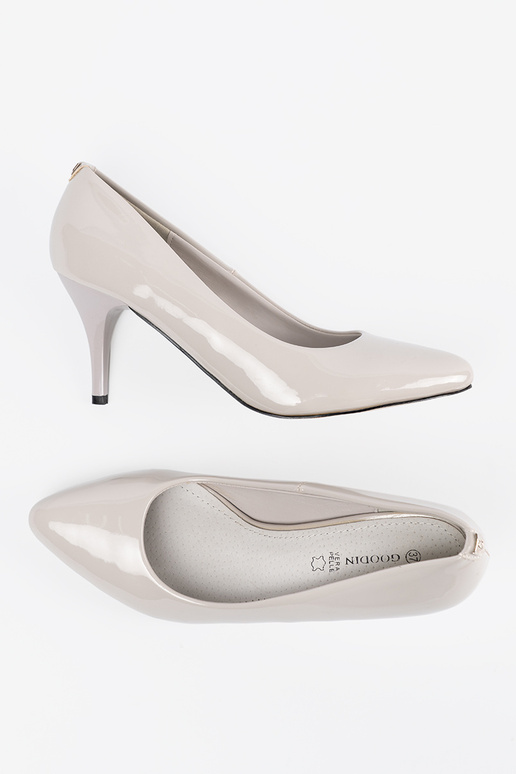 Pelēkas augstpapēžu kurpes