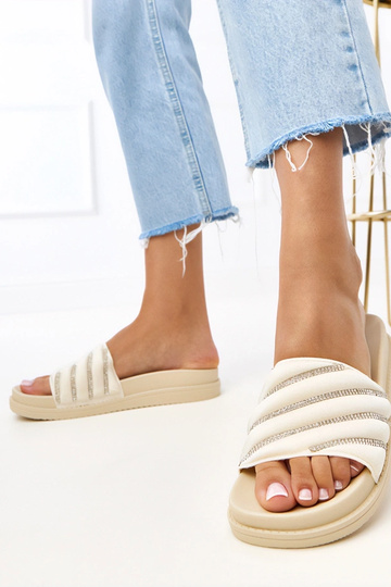 Smilšu krāsas čības ar...