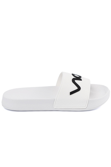 baltas krāsas čības ar uzrakstu 2