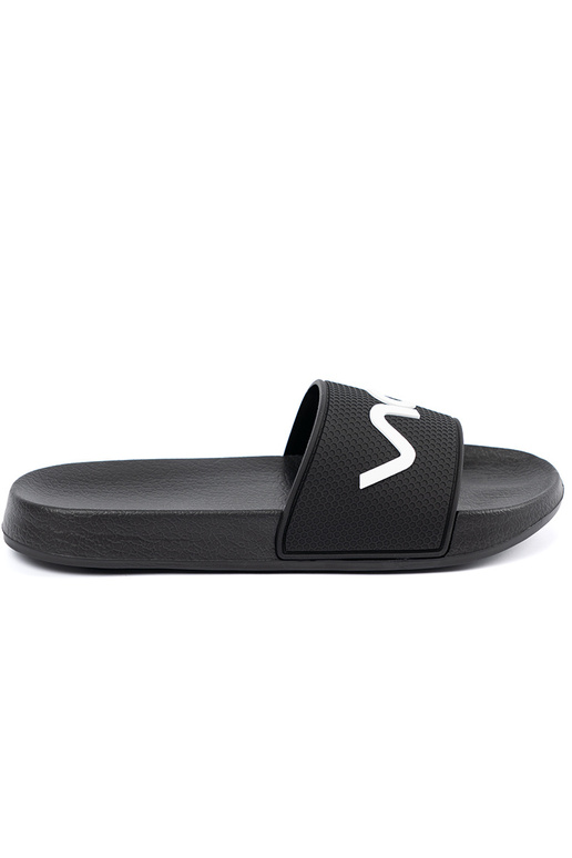 melnas krāsas čības ar uzrakstu