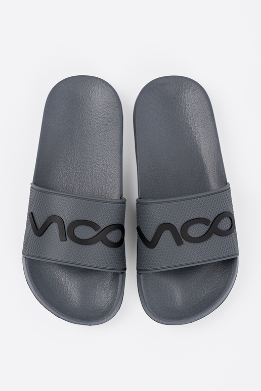 Pelēkas krāsas čības ar uzrakstu