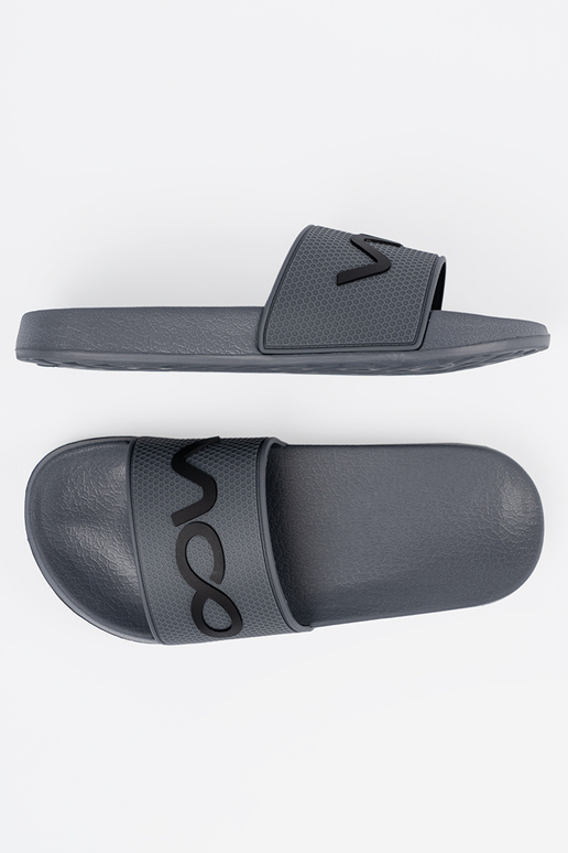 Pelēkas krāsas čības ar uzrakstu