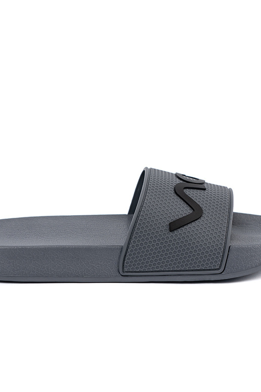 Pelēkas krāsas čības ar uzrakstu