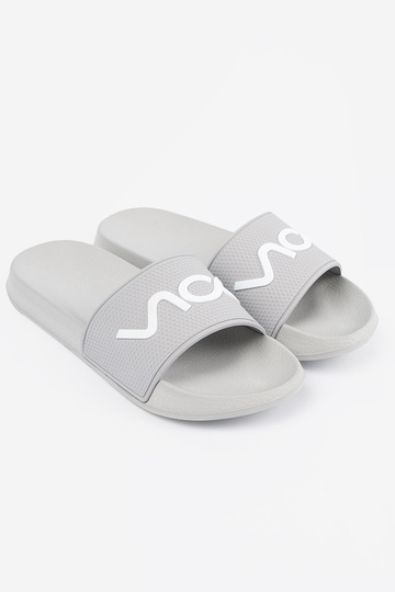 Pelēkas krāsas čības ar uzrakstu