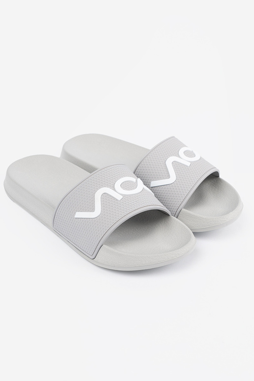 Pelēkas krāsas čības ar uzrakstu