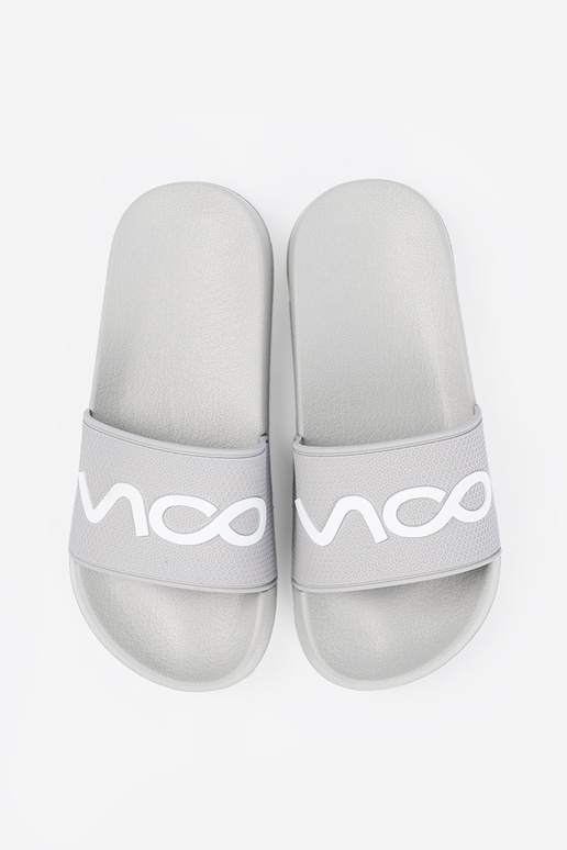 Pelēkas krāsas čības ar uzrakstu