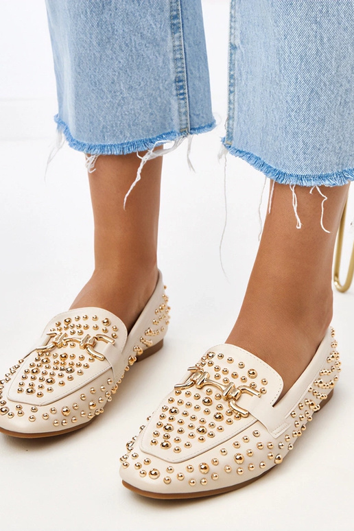 Smilšu krāsas mokasīni ar dekoratīvām...