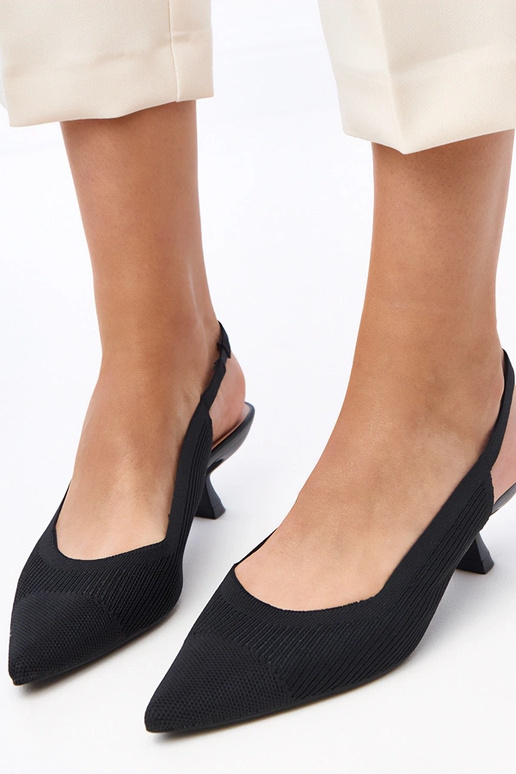 Melni auduma apavi ar zemu papēdi Cassie