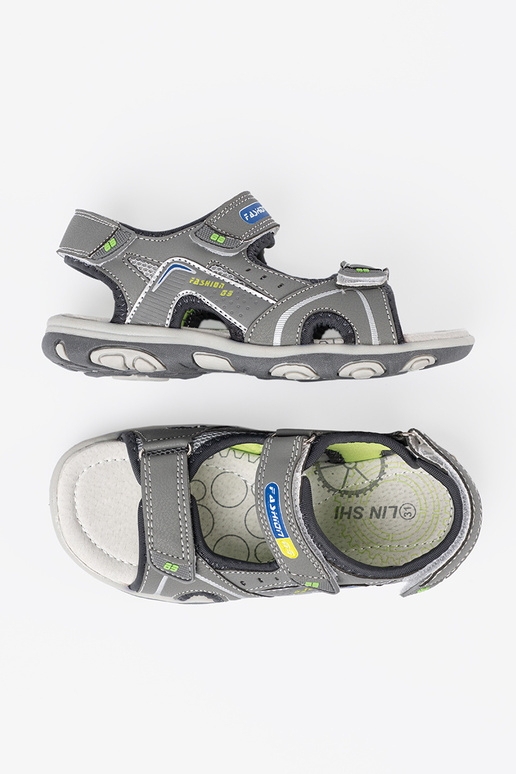 Pelēkas krāsas kurpes puicisks