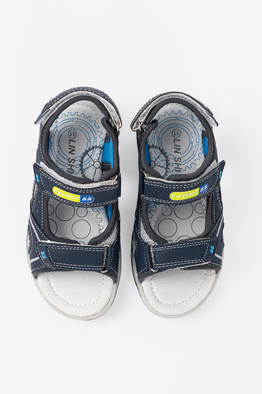 Pelēkas krāsas kurpes puicisks