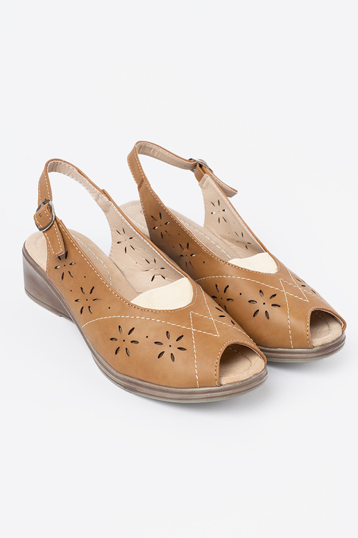 Brūnas krāsas ažūra kurpes uz ķīļa