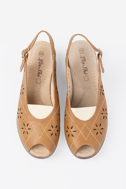 Brūnas krāsas ažūra kurpes uz ķīļa