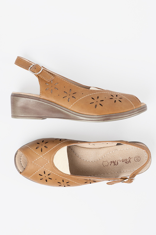 Brūnas krāsas ažūra kurpes uz ķīļa