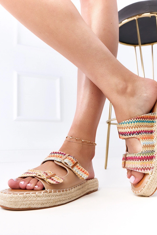 Zilas tamborētas čības ar...