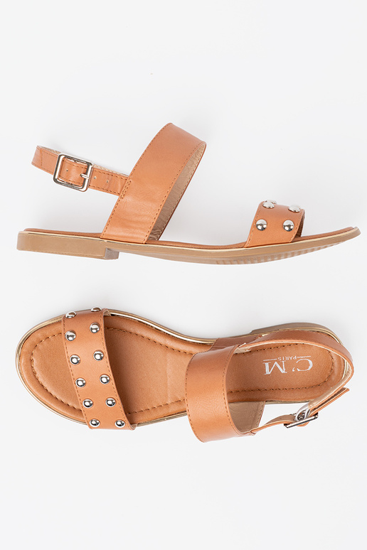 Brūnas krāsas kurpes plakans ze Sudrabsmi ćIniekami Brūnas krāsas kurpes plakans ze Sudrabsmi ćIniekami