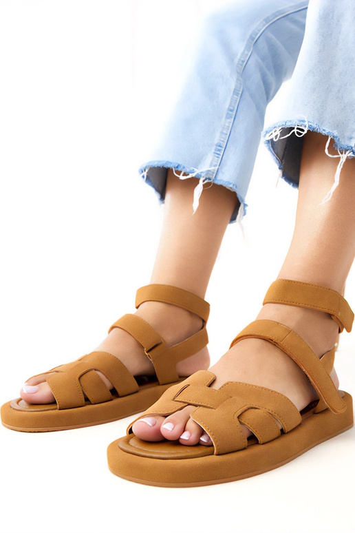 Rudi sūkņi ar sprādzi pie potītes...