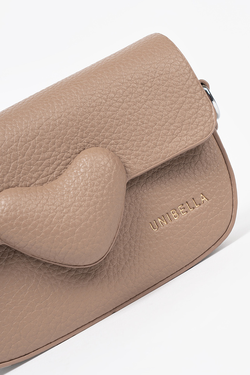 Pastniece ar sirdīm bēšs