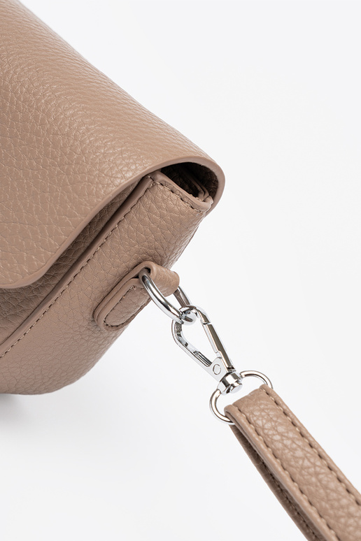 Pastniece ar sirdīm bēšs