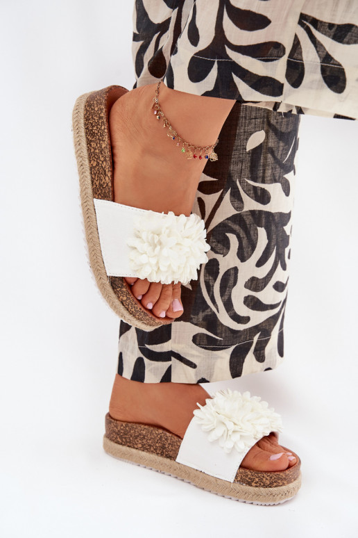 sieviešu čības ar platformu Ar greznui Ziedskami baltas krāsas Tessara sieviešu čības ar platformu Ar greznui Ziedskami baltas krāsas Tessara