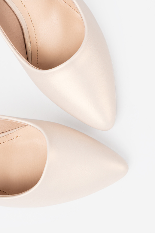 Eleganta stila balta krāsa  puszābaki