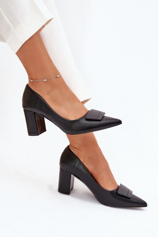 Kurpes ar papēdi ar ornamentiem melnas krāsas Celira