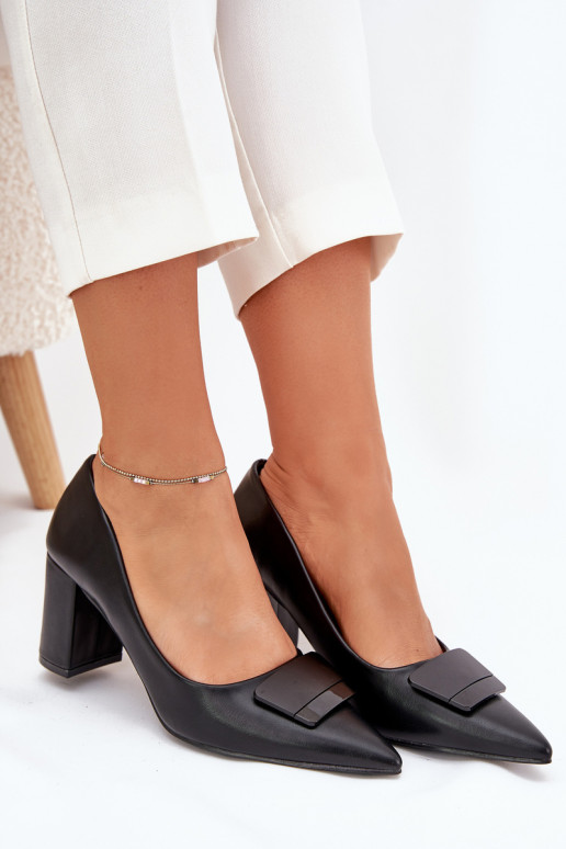 Kurpes ar papēdi ar ornamentiem melnas krāsas Celira