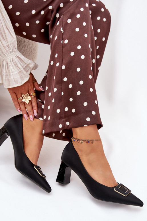 Kurpes ar papēdi dekorēti ar sprādzēm melnas krāsas Seriva