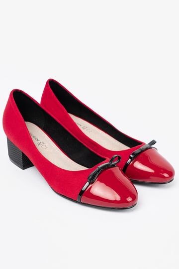 sarkanas krāsas puszābaki ar loku i lakieroInanym noskiem