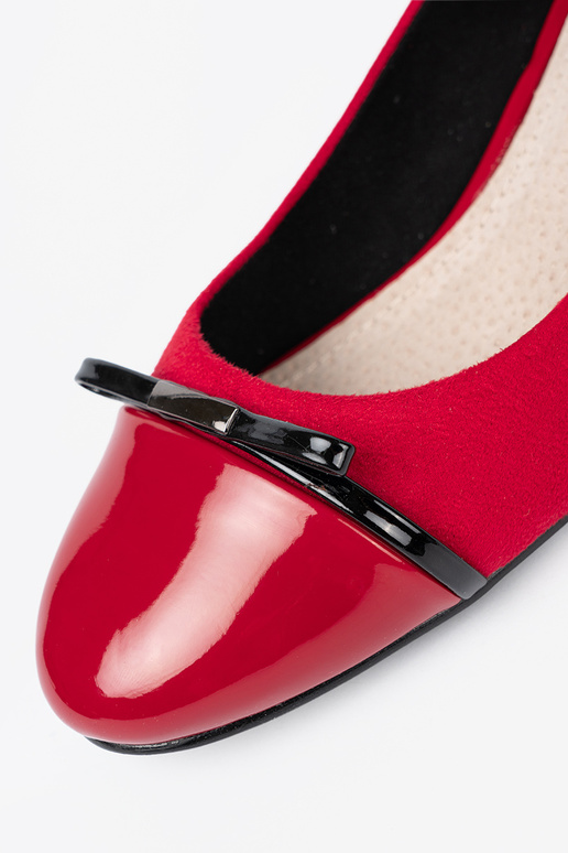 sarkanas krāsas puszābaki ar loku i lakieroInanym noskiem