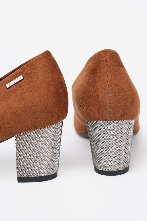 brūnas krāsas puszābaki z ozdobnym Sudrabsm obcasem