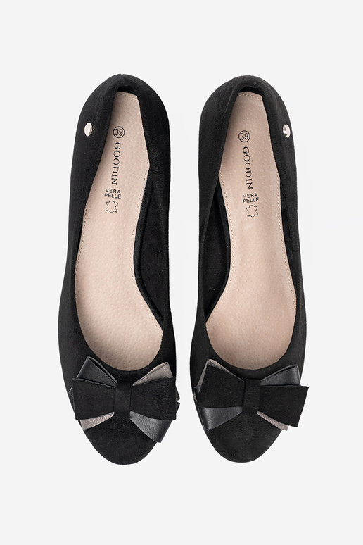 melnas krāsas puszābaki ar loku uz papēža